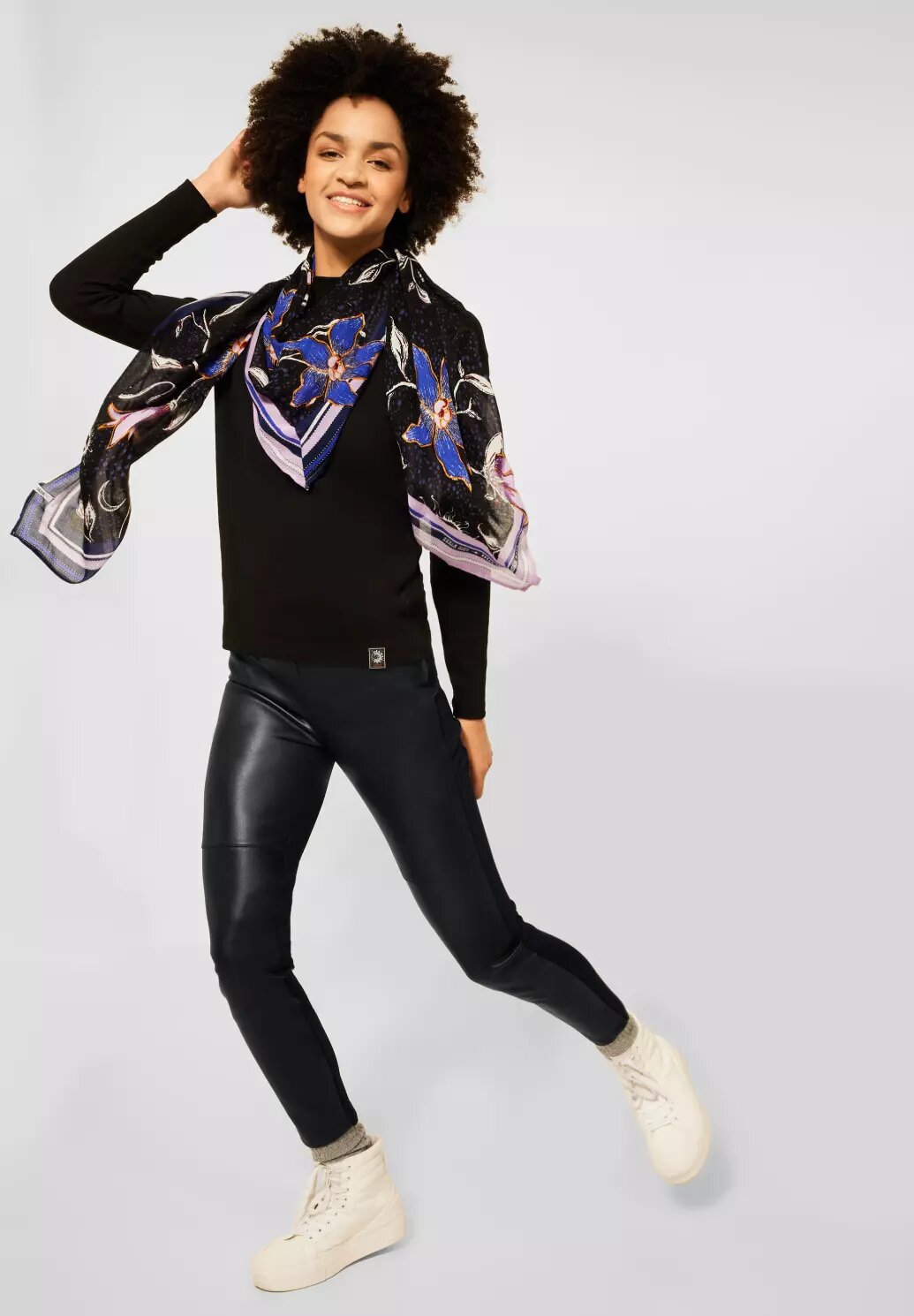 Legíny kožené CECIL čierna