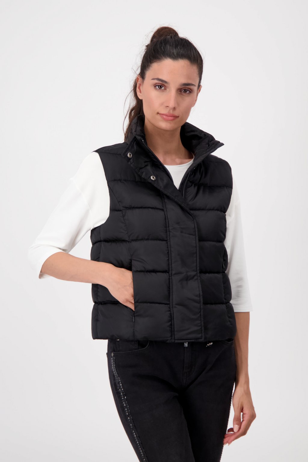 Vesta čierna Monari