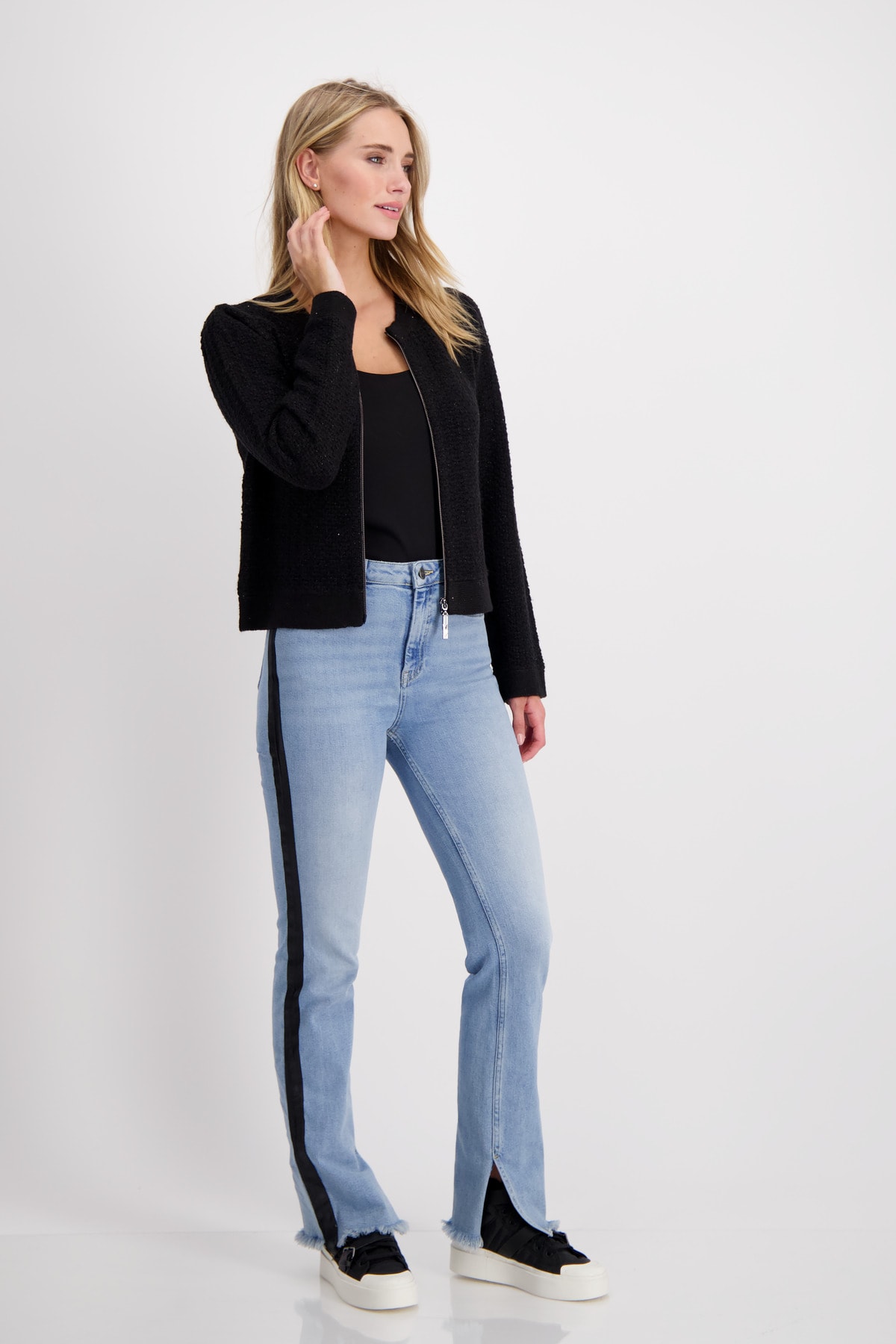 Bundička čierna Monari