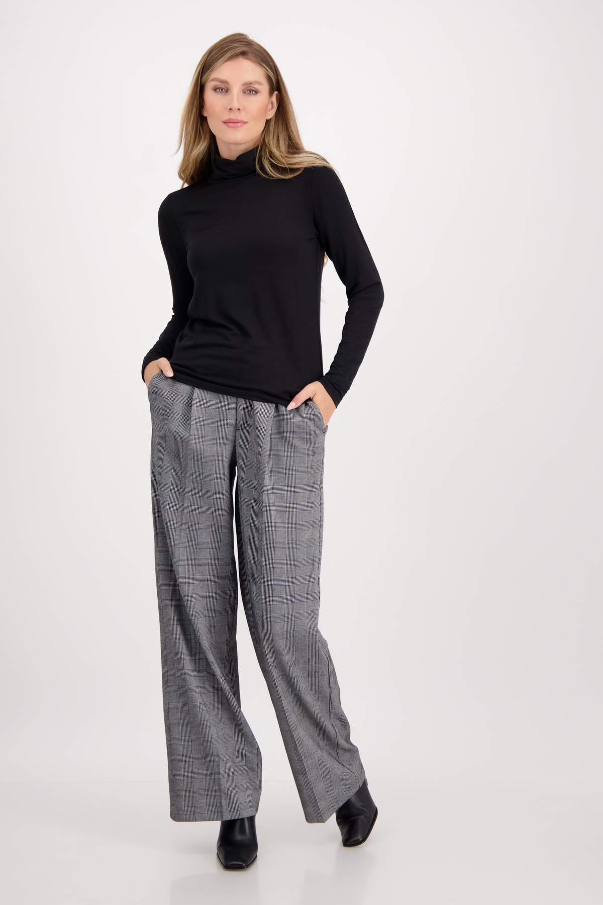 Rolák čierna Monari