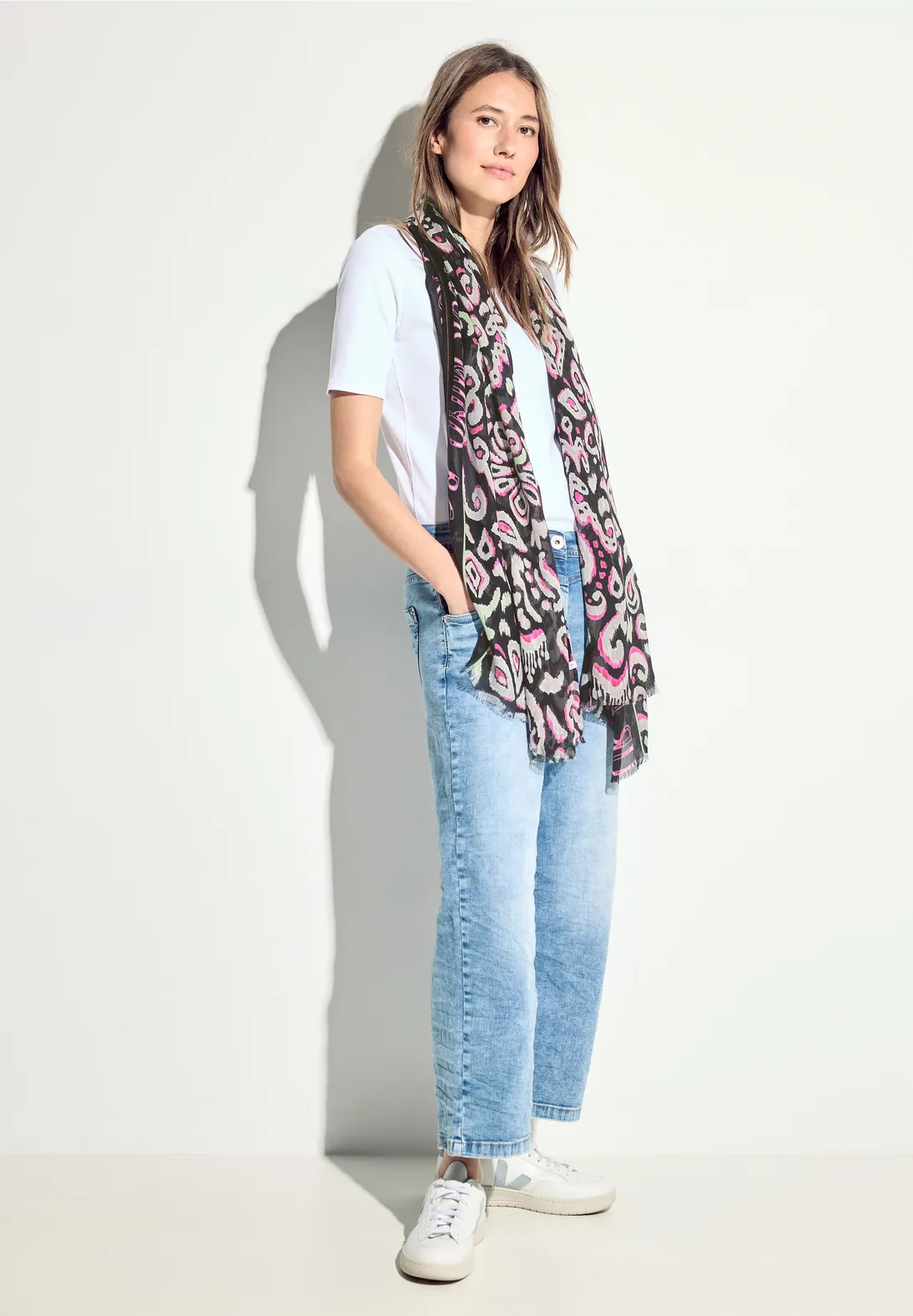 Šatka čierna-potlač Cecil