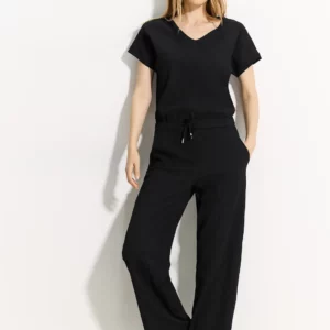 Overal čierna Cecil